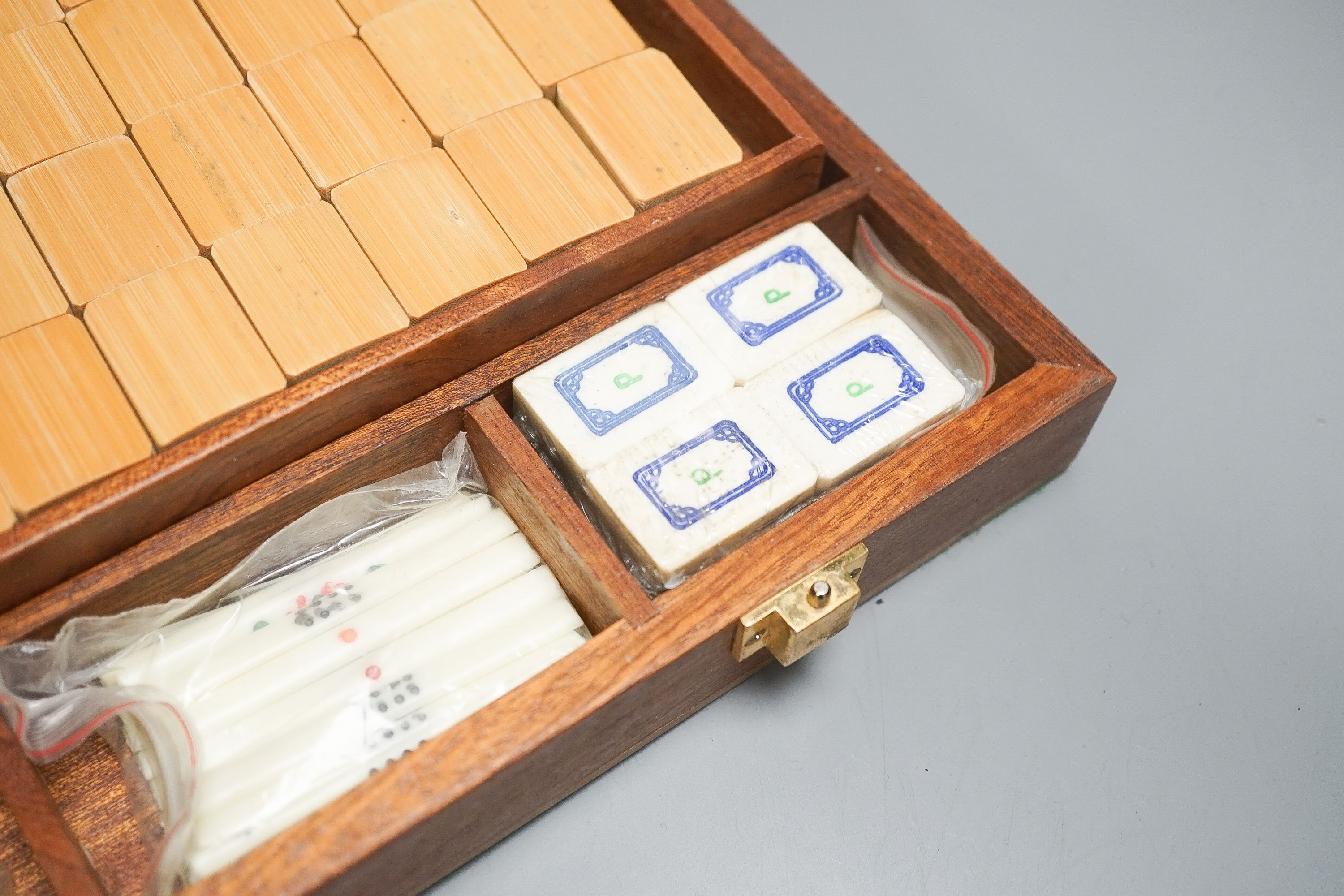 A Jaques mah-jong set, cased